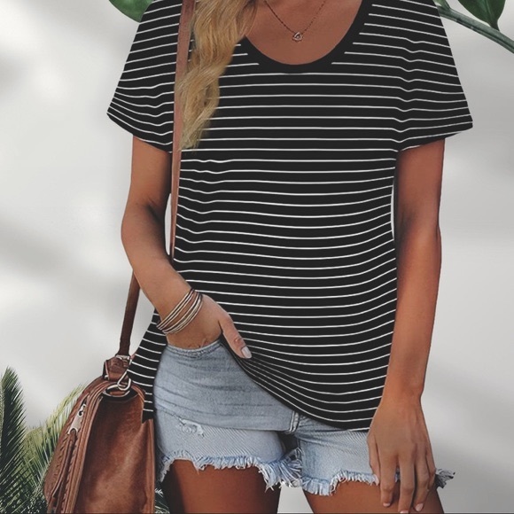⭐️Black and white striped short sleeve scoop neck t-shirt size large women’s - Picture 1 of 8